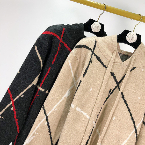 Pulover de iarnă casual de damă cu glugă în bej și negru