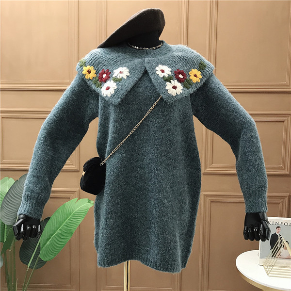 Νέο μοντέλο πλεκτό γυναικείο πουλόβερ με κολάρο ζακάρ και κεντήματα - ρετρό στυλ σε μπλε, λευκό και γκρι χρώμα