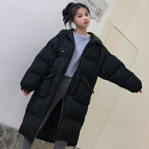 Hosszú modell női téli kabát nagy zsebekkel fehér és fekete színben