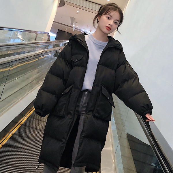 Hosszú modell női téli kabát nagy zsebekkel fehér és fekete színben