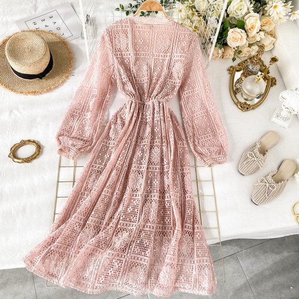 Rochie lunga din dantela cu panglica la guler in bej roz