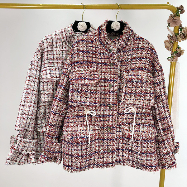 Μοντέρνο  γυναικείο μπουφάν με κορδόνια και τσέπες