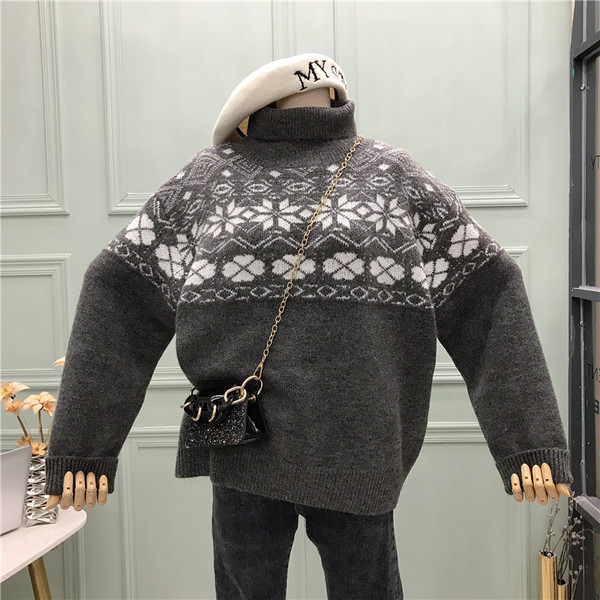 Γυναικείο πουλόβερ  με ψηλό γιακά σε γκρι και καφέ χρώμα με  χιοωονιφάδες