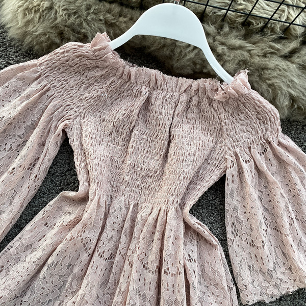 Κομψή δαντελωτήγυναικεία μπλούζα  με φερμουάρ καικοντά  φαρδιά μανίκια σε διάφορα χρώματα