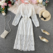 Rochie modernă de damă din dantelă, cu mâneci lungi și decolteu oval, în negru, roșu, roz și alb