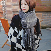 Esarfa de dama in carouri cu ciucuri in culorile gri, albastru, verde, bej si visiniu