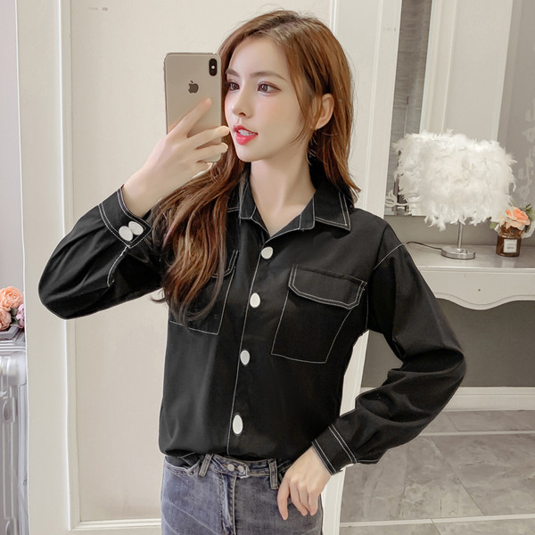 Cămașă de damă potrivită pentru iarnă cu nasturi și buzunare în alb și negru