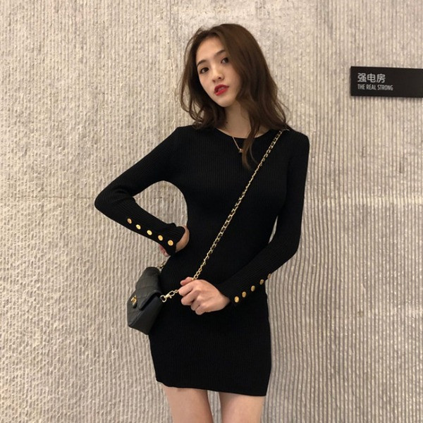 Γυναικείο φόρεμα με κουμπιά και στρογγυλό λαιμόκοψη - μεσαίου μήκους