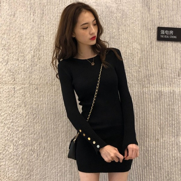 Γυναικείο φόρεμα με κουμπιά και στρογγυλό λαιμόκοψη - μεσαίου μήκους