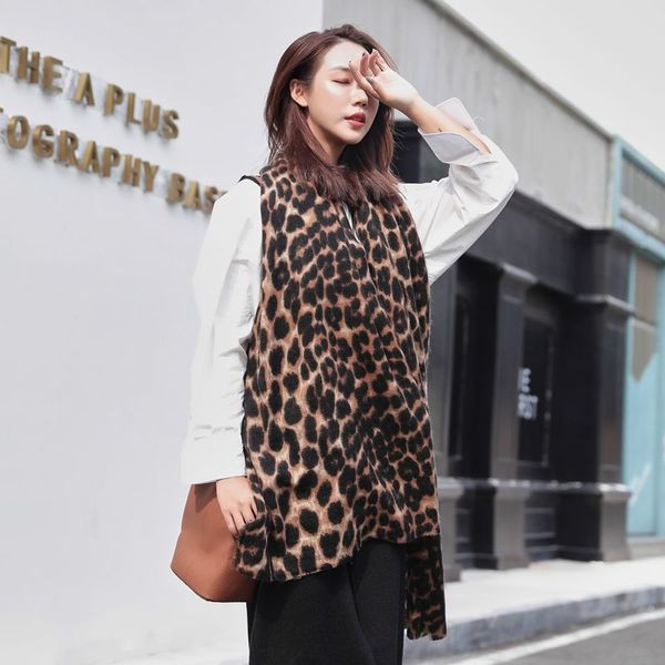 Esarfa de iarna dama cu model leopard - doua modele