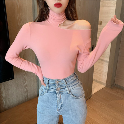 Casual γυναικείο μπλουζάκι Λεπτό μοντέλο με ψηλό γιακά και γυμνό ώμο