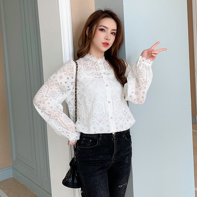 Δαντελένιο γυναικείο πουκάμισο με στρογγυλη λαιμόκοψη και κουμπιά σε λευκό, μπεζ και μαύρο χρώμα