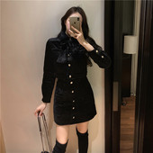 Μοντέρνο βελούδο σετ από κοντό μπουφάν και φούστα με ψηλή μέση σε μαύρο και μπεζ χρώμα