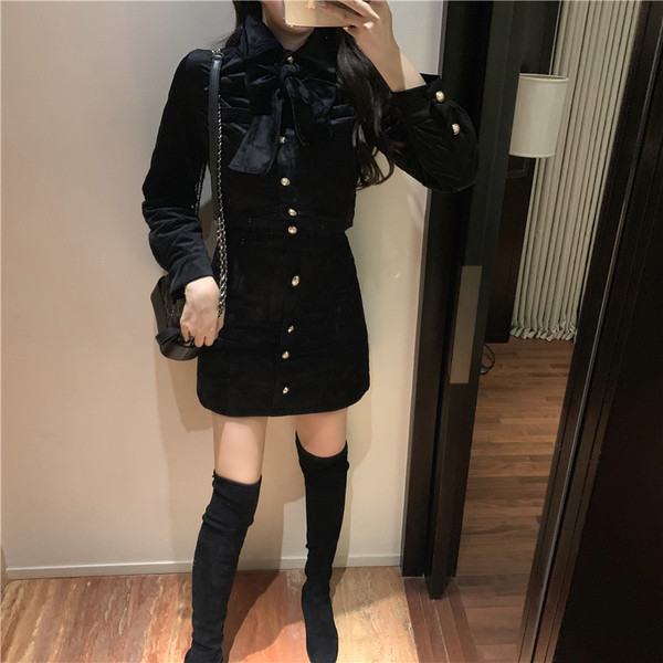 Μοντέρνο βελούδο σετ από κοντό μπουφάν και φούστα με ψηλή μέση σε μαύρο και μπεζ χρώμα