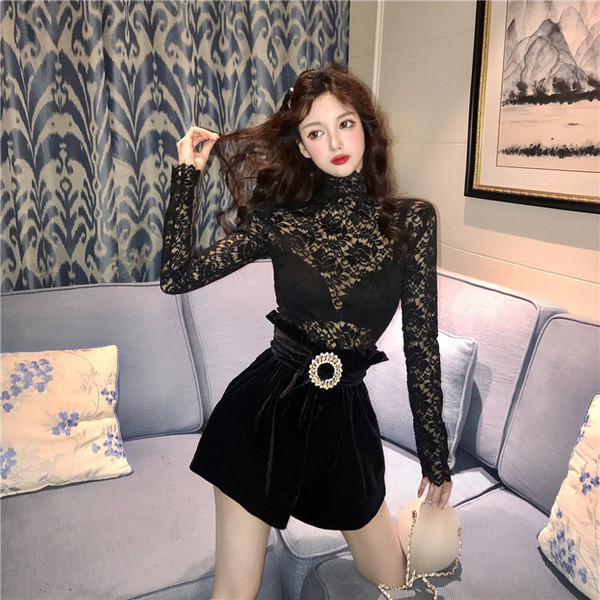 Μοντέρνα λεπτή μπλούζα από δαντέλα με κολάρο σε μαύρο χρώμα