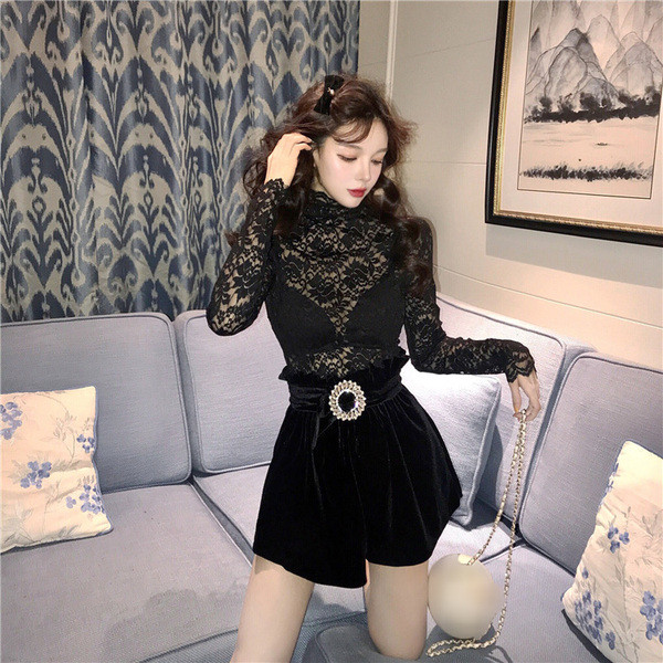 Μοντέρνα λεπτή μπλούζα από δαντέλα με κολάρο σε μαύρο χρώμα