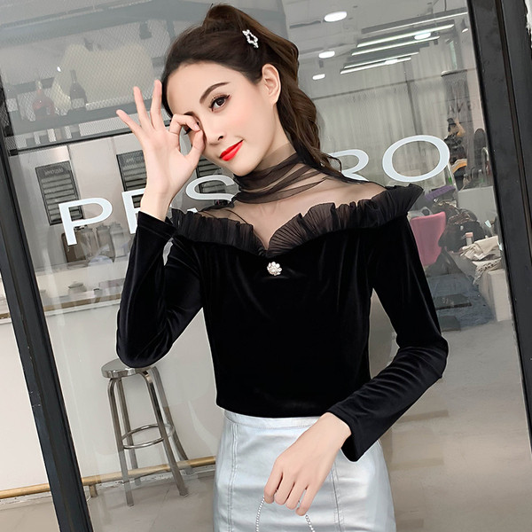 Νέο μοντέλο γυναικεία μπλούζα από βελούδο και τούλι  σε λευκό και μαύρο χρώμα