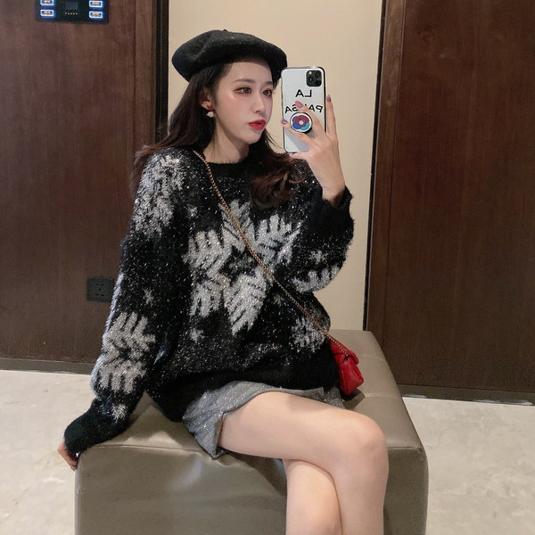 Χειμερινό πουλόβερ με μοτίβο Χριστουγέννων νιφάδα χιονονιφάδα σε κόκκινο, μπεζ και μαύρο χρώμα