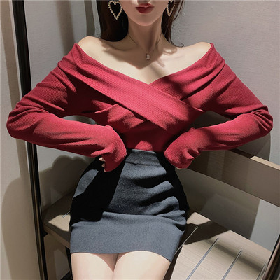 Μοντέρνο γυναικείο πουλόβερ σε τέσσερα χρώματα με V-λαιμόκοψη και μακρύ μανίκι