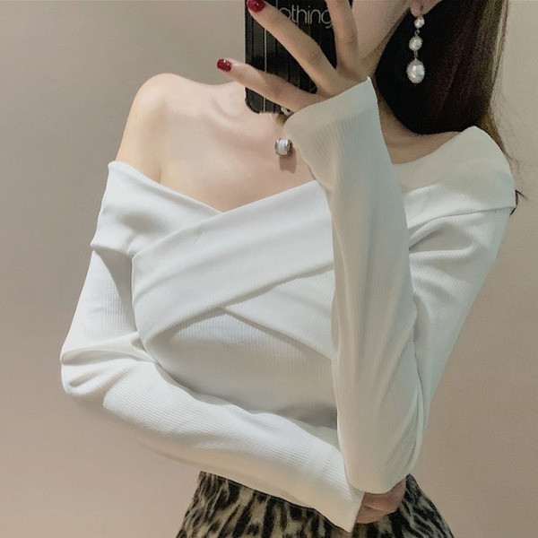 Μοντέρνο γυναικείο πουλόβερ σε τέσσερα χρώματα με V-λαιμόκοψη και μακρύ μανίκι