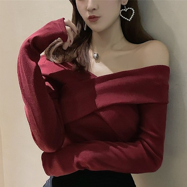 Μοντέρνο γυναικείο πουλόβερ σε τέσσερα χρώματα με V-λαιμόκοψη και μακρύ μανίκι