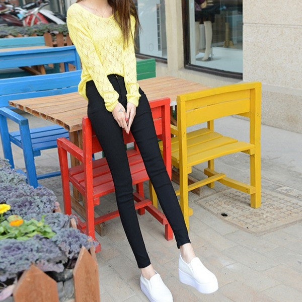 Pantaloni lungi de dama cu talie inalta si nasturi in negru