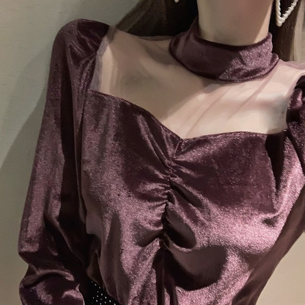 Γυναικεία βελούδινη μπλούζα σε δύο χρώματα με φαρδιά μανίκια και μισά ψηλό γιακά