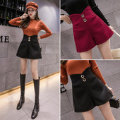 Pantaloni scurți de iarnă de damă cu talie înaltă și pietre de decor în negru și visiniu