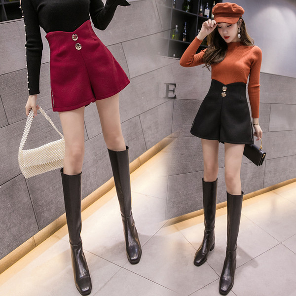 Pantaloni scurți de iarnă de damă cu talie înaltă și pietre de decor în negru și visiniu