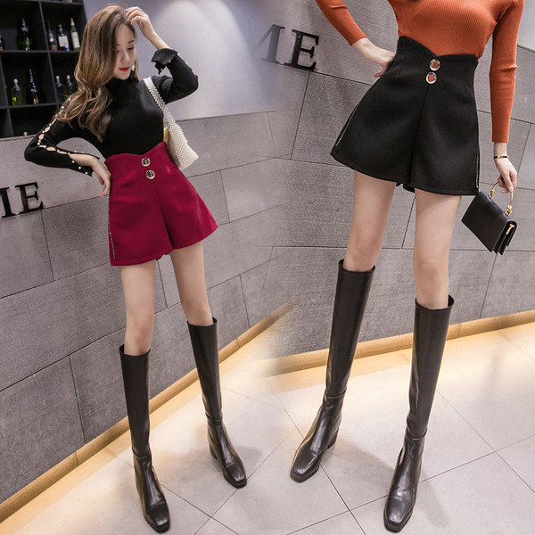 Pantaloni scurți de iarnă de damă cu talie înaltă și pietre de decor în negru și visiniu