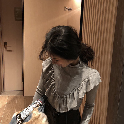 Bluză de damă în stil retro în patru culori, cu guler semiînalt și bucle