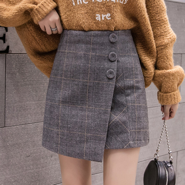 Kockás női szoknya gombokkal, magas derékkal - aszimmetrikus modell