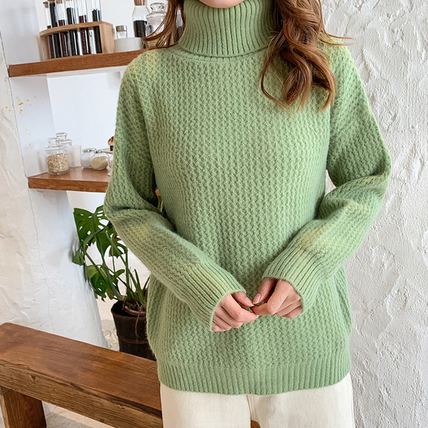 Χειμερινό γυναικείο χνουδοτό πουλόβερ με ψηλό γιακά σε κίτρινο, μπεζ και πράσινο χρώμα