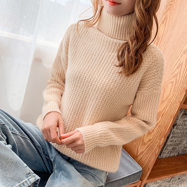 Χειμερινό γυναικείο χνουδοτό πουλόβερ με ψηλό γιακά σε κίτρινο, μπεζ και πράσινο χρώμα