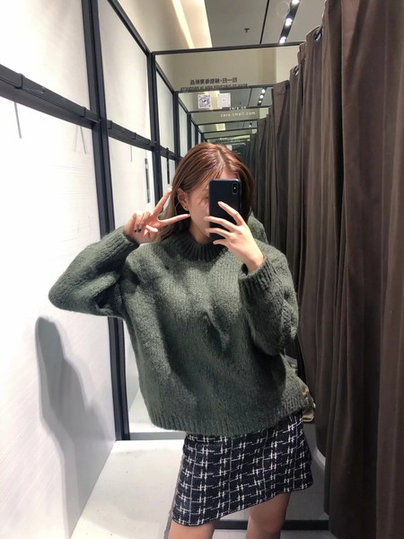 Vastag téli pulóver széles modell zöld színű