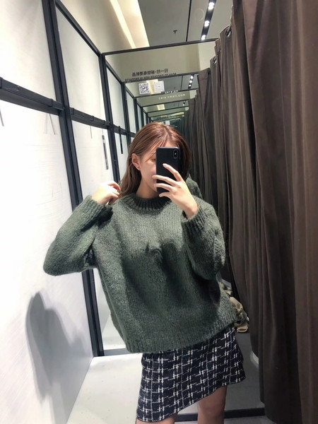 Vastag téli pulóver széles modell zöld színű