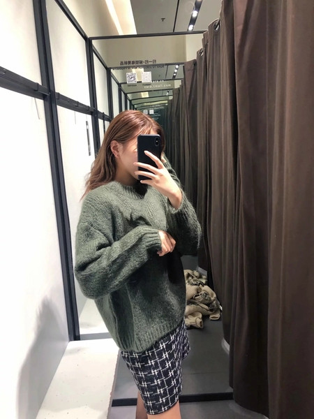 Vastag téli pulóver széles modell zöld színű