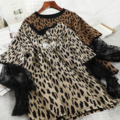 Μοντέρνα γυναικεία μπλούζα με εκτύπωση λεοπάρδαλης και μανίκια δαντέλα σε δύο χρώματα
