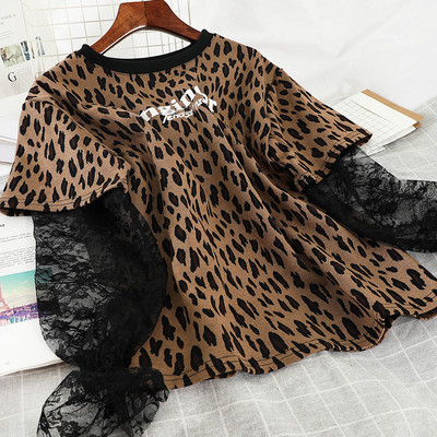 Μοντέρνα γυναικεία μπλούζα με εκτύπωση λεοπάρδαλης και μανίκια δαντέλα σε δύο χρώματα