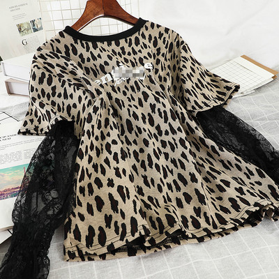 Μοντέρνα γυναικεία μπλούζα με εκτύπωση λεοπάρδαλης και μανίκια δαντέλα σε δύο χρώματα
