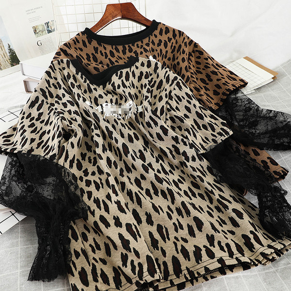 Μοντέρνα γυναικεία μπλούζα με εκτύπωση λεοπάρδαλης και μανίκια δαντέλα σε δύο χρώματα