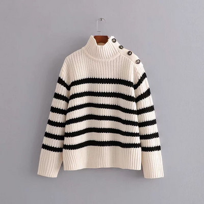 Χειμερινό πουλόβερ σε λευκό χρώμα  με κουμπιά και κολάρο