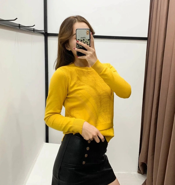 Γυναικείο πουλόβερ πλεκτό με οβάλ ντεκολτέ σε κίτρινο, μπεζ, μαύρο, κόκκινο, μπλε και πράσινο χρώμα