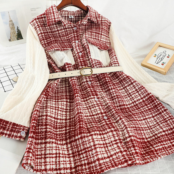 Modern női kockás ruha övvel és zsebekkel barna, piros és fekete színben
