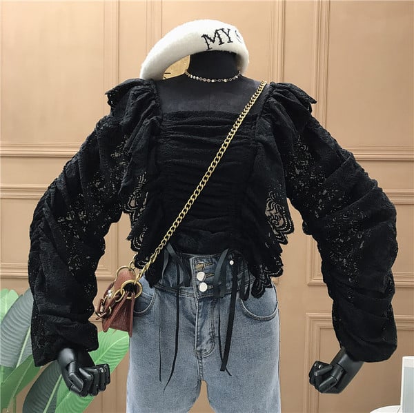 Női csipkeblúz négyzet alakú nyakkivágással, fehér és fekete színben