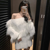 Γυναικείο πουλόβερ σε λευκό και ροζ χρώμα με μακριά μανίκια και φούντες