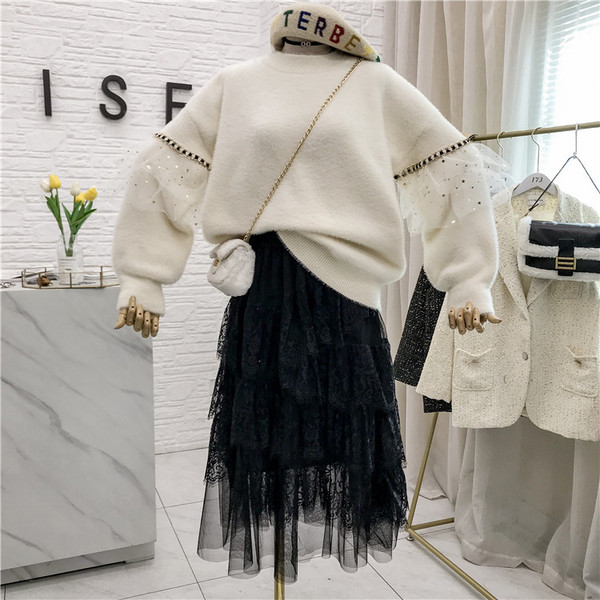 Νέο μοντέλο γυναικείο μαλακό πουλόβερ με στρογγυλη λαιμόκοψη και τούλι σε λευκό και μαύρο χρώμα