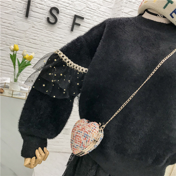 Νέο μοντέλο γυναικείο μαλακό πουλόβερ με στρογγυλη λαιμόκοψη και τούλι σε λευκό και μαύρο χρώμα