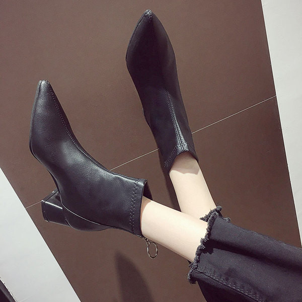 Női bőrcipő hegyes modell vastag sarkú télre is alkalmas