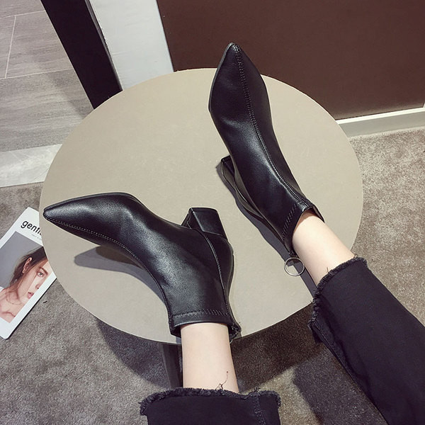 Női bőrcipő hegyes modell vastag sarkú télre is alkalmas